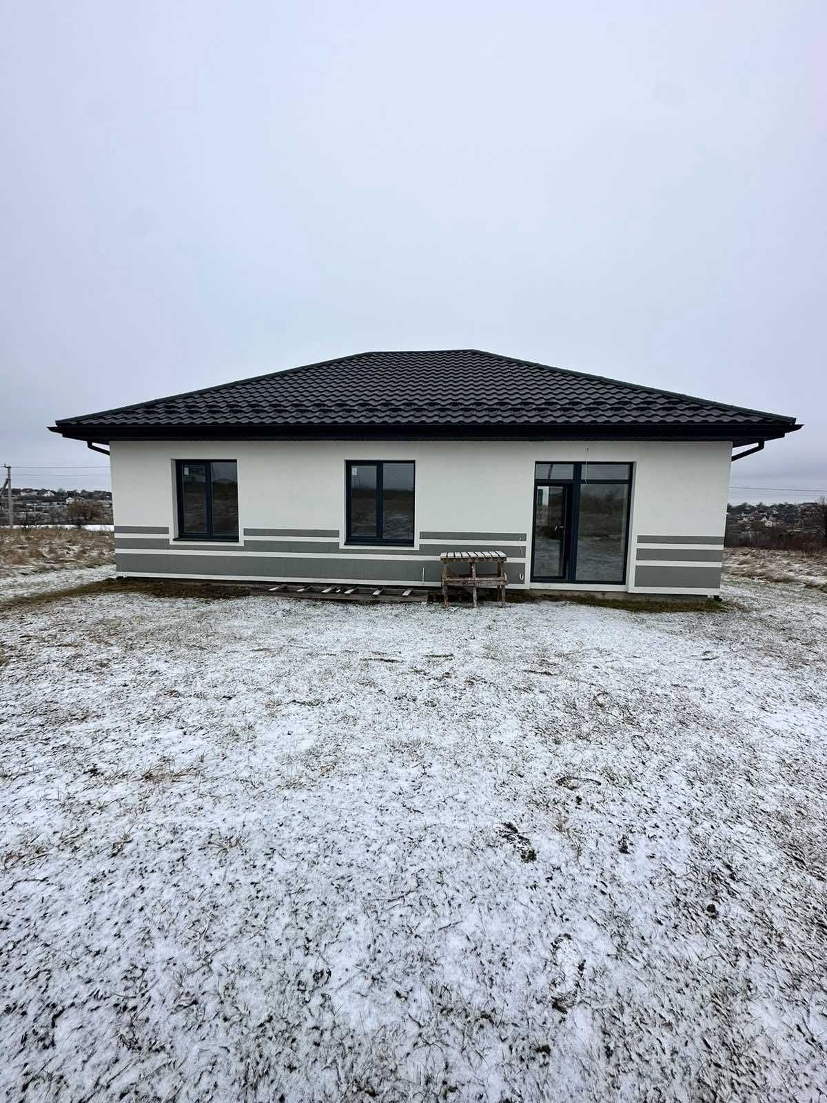 Терміновий продаж сучасного будинку в Дубовому – біля озера!