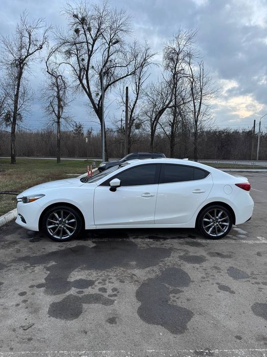 Продам Mazda 3 2017