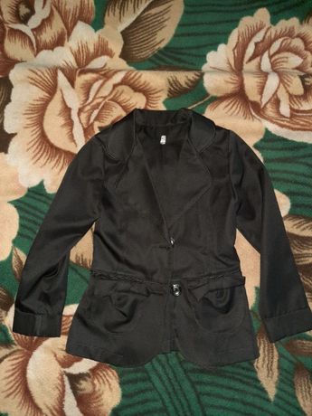 Черный пиджак на 1 класс, рост 122-128