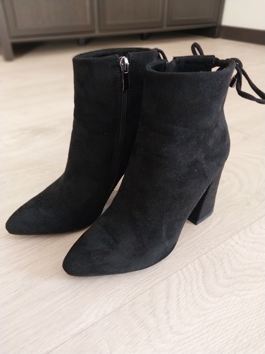 Жіночі замшеві черевики