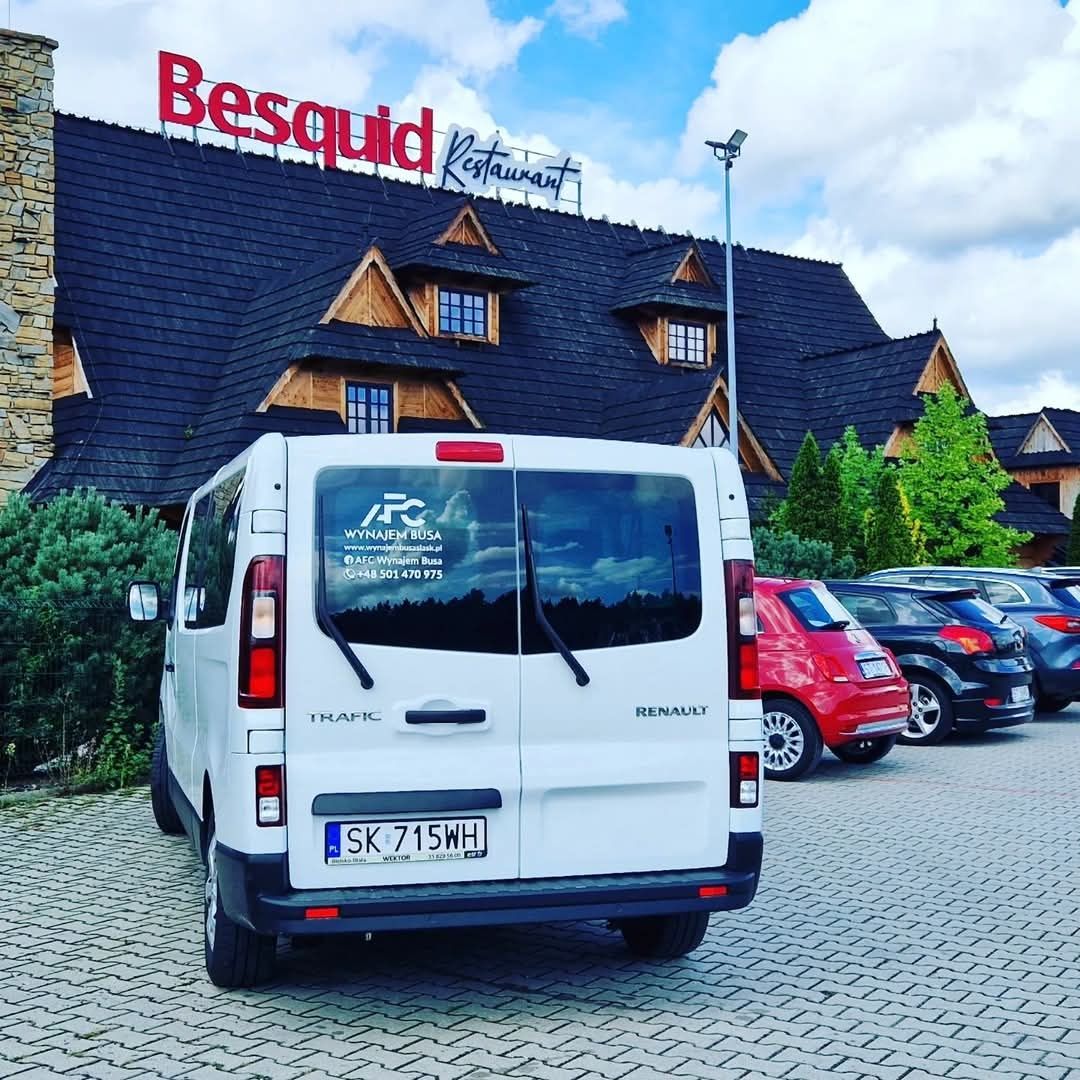Wynajem Busa z Kierowcą Transport  Lotnisko Wesele Wczasy