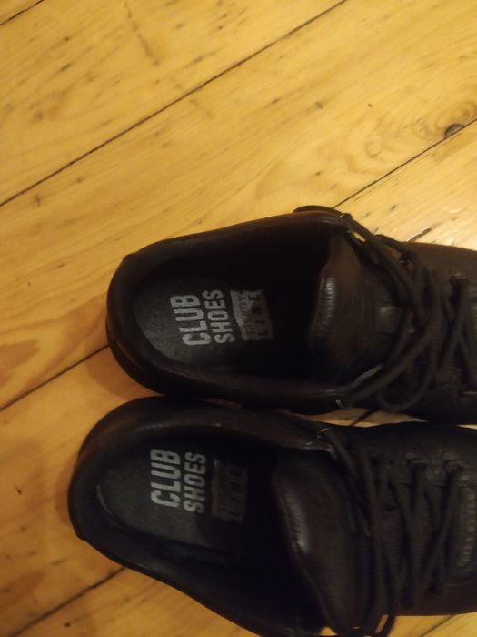 Шкіряні кросівки