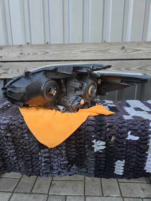 Фара Toyota prius 30 оригинал