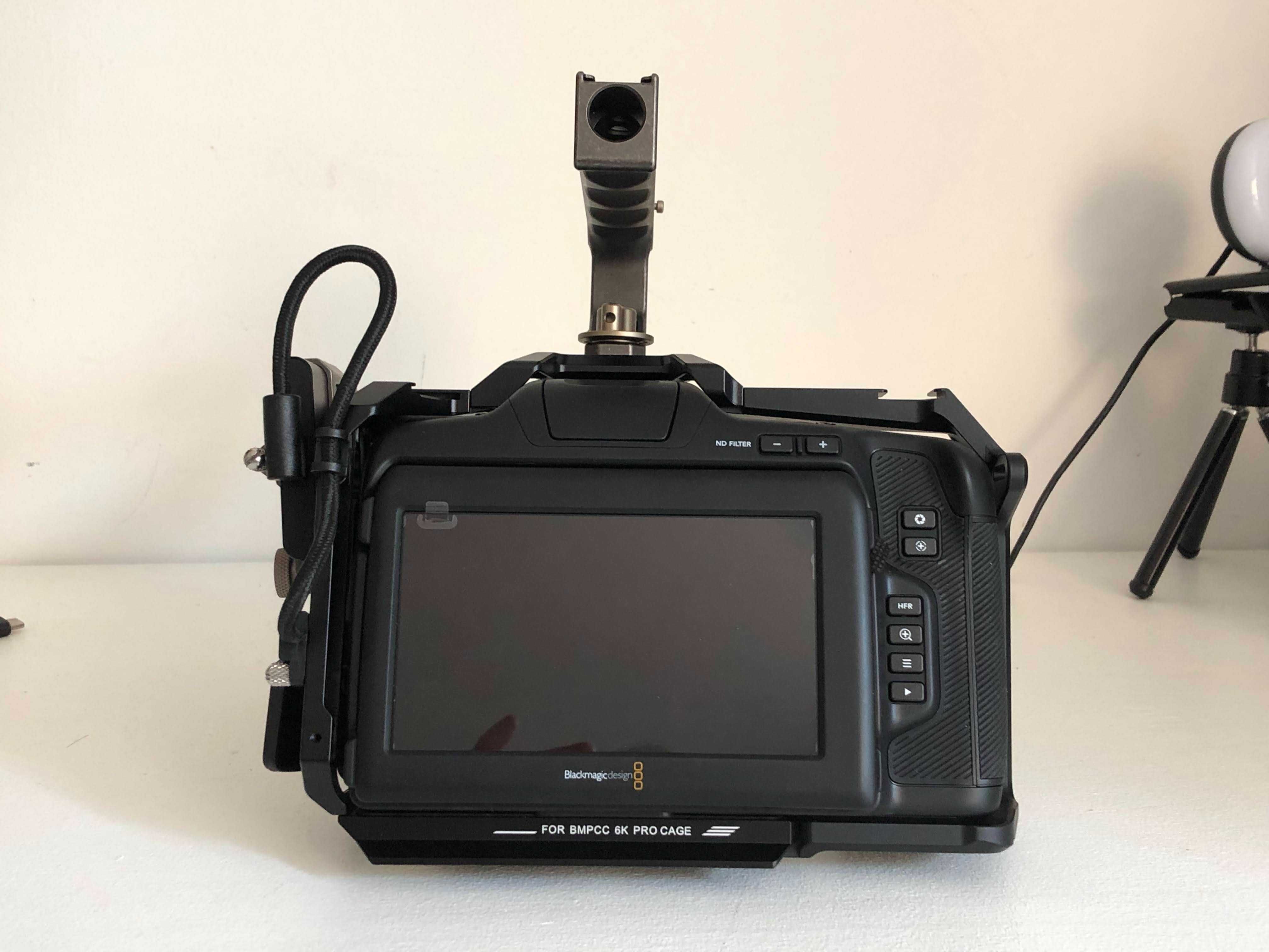 Blackmagic Pocket Cinema Camera 6K Pro Bundle - SSD, Baterias, Gaiola