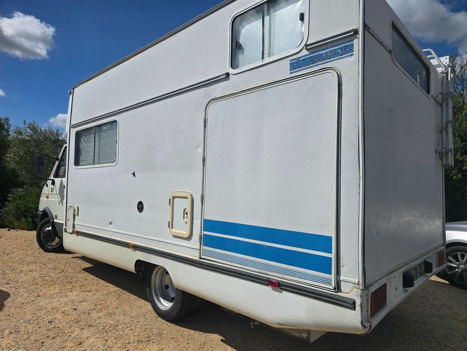 Autocaranava IVECO com GARAGEM de MOTA