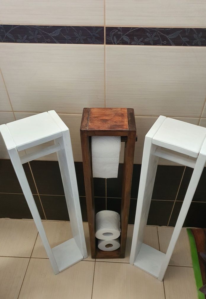 Drewniany stojak na papier toaletowy