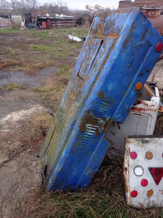 Продам капот трактора МТЗ бувший у вжитку.