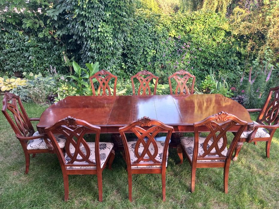 Sprzedam komplet stół i krzesła,  8 krzeseł dwa tronowe