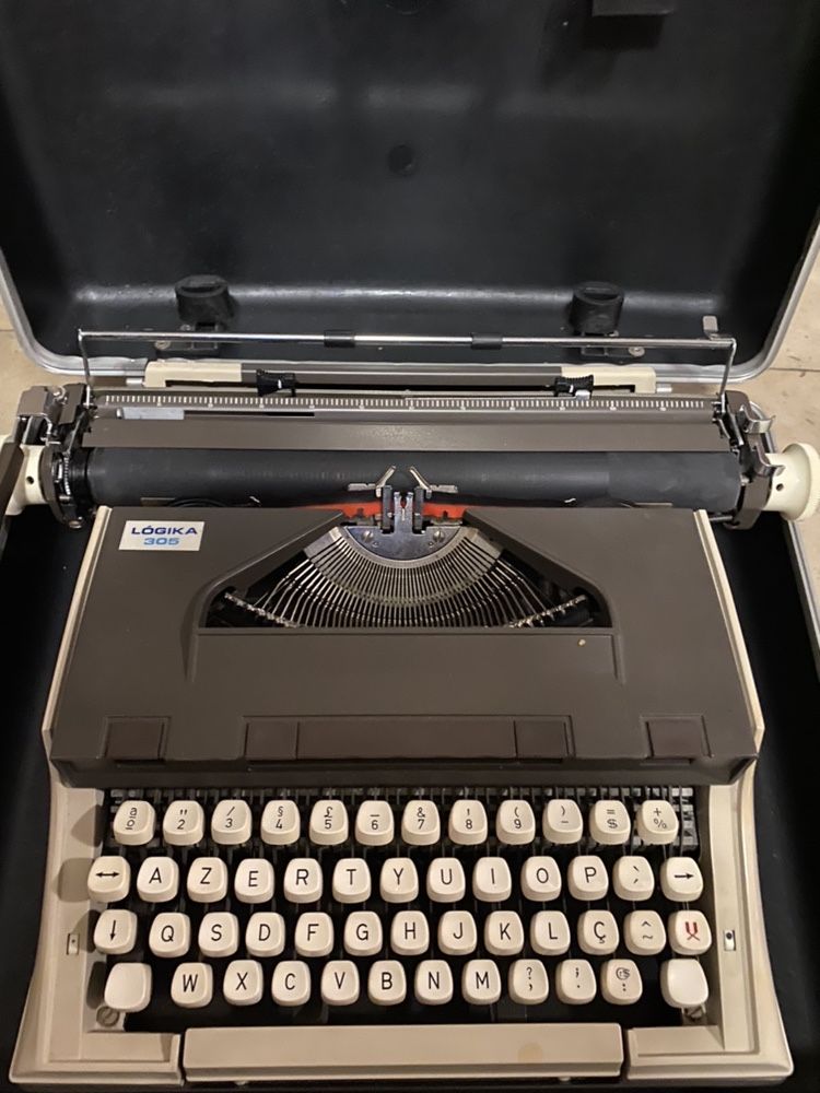 Maquina de escrever clássica LOGIKA 305