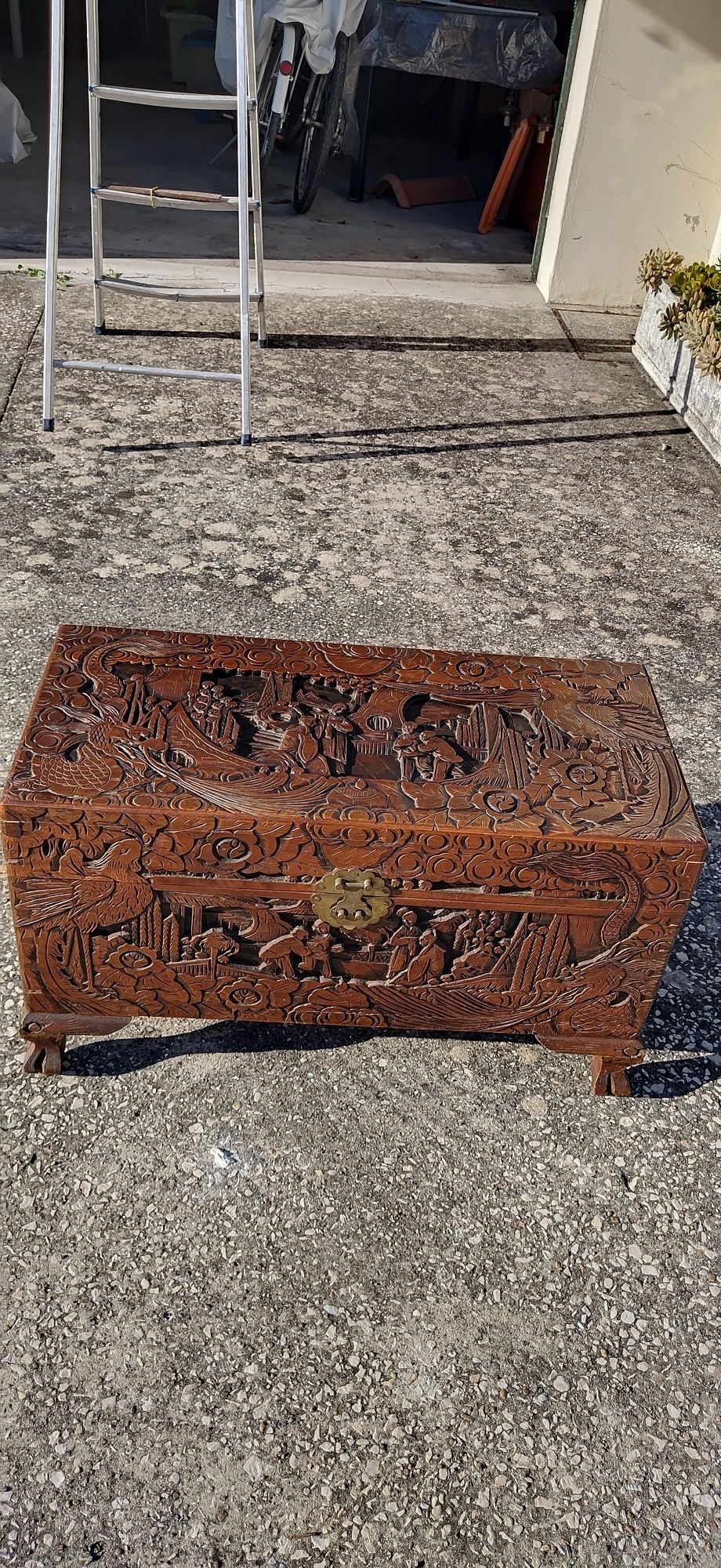 Arca em madeira de cânfora