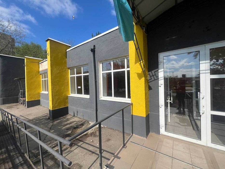 Фасадный магазин на Семена Палия.