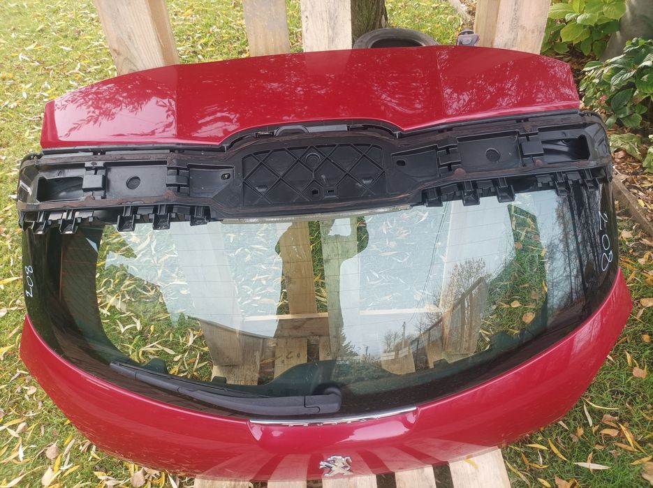 Klapa bagażnika Peugeot 208
