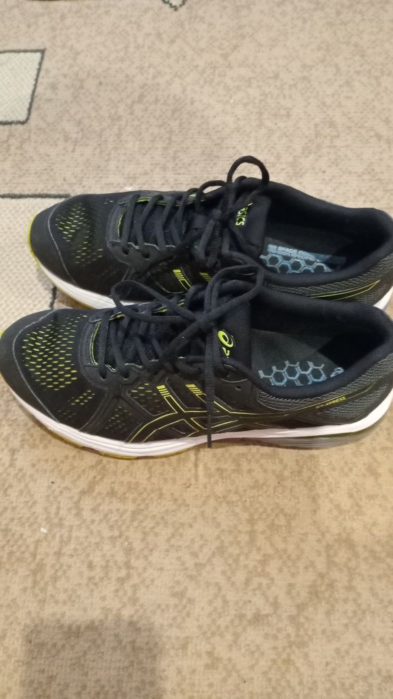 Оригінальні кросівки asics