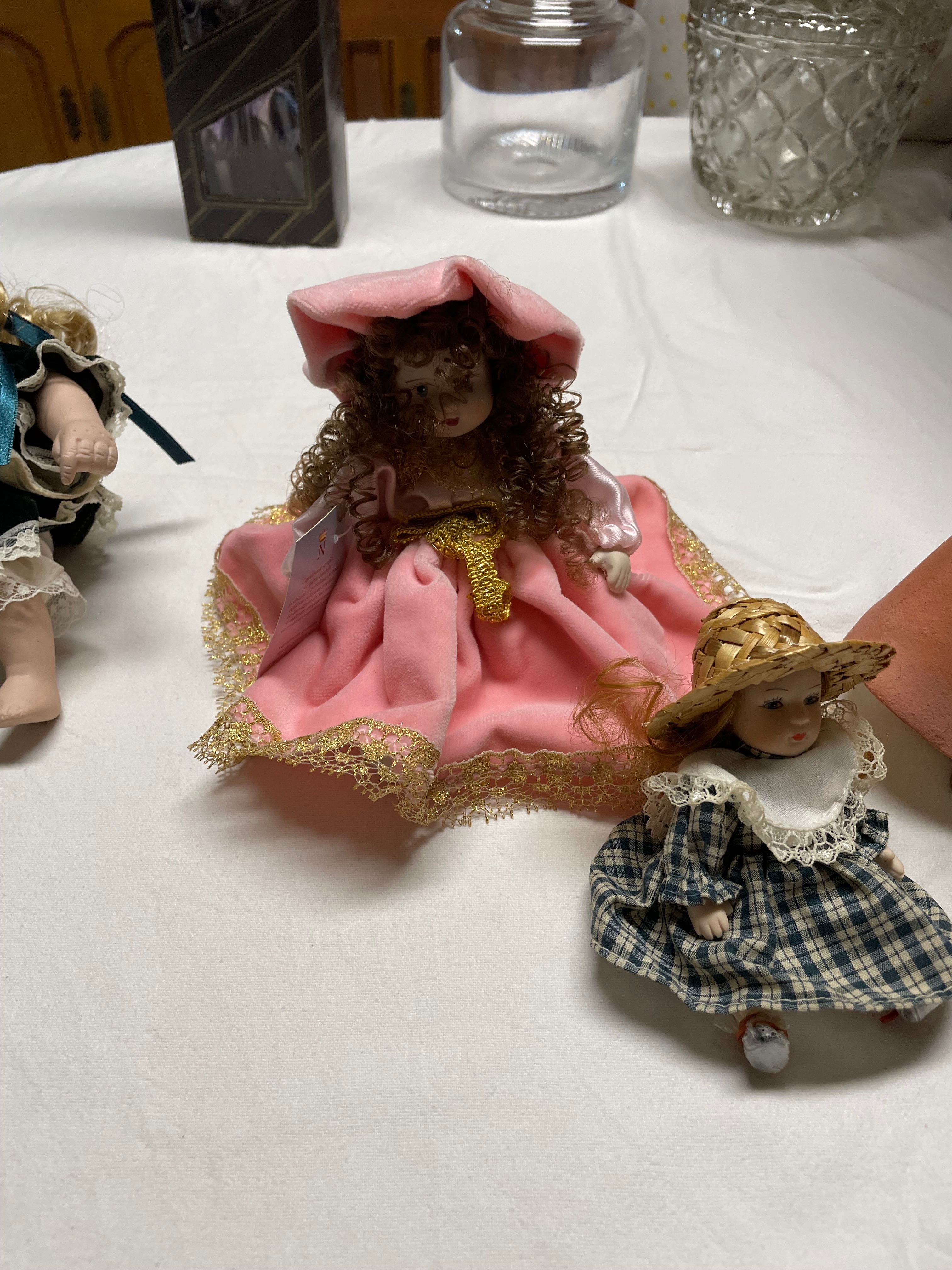 Bonecas de porcelana