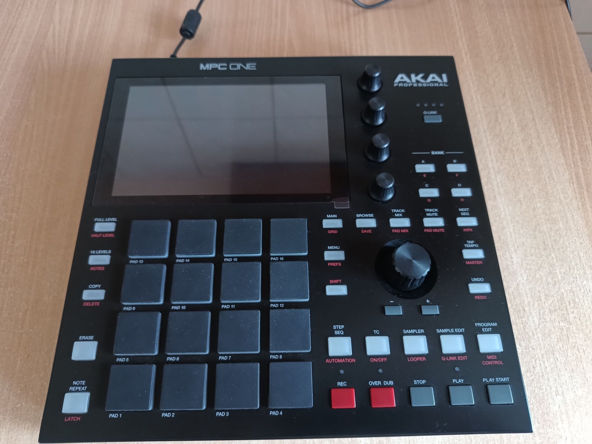 Akai   mpc   one