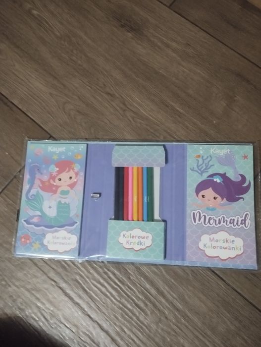 Kolorowanki z kredkami