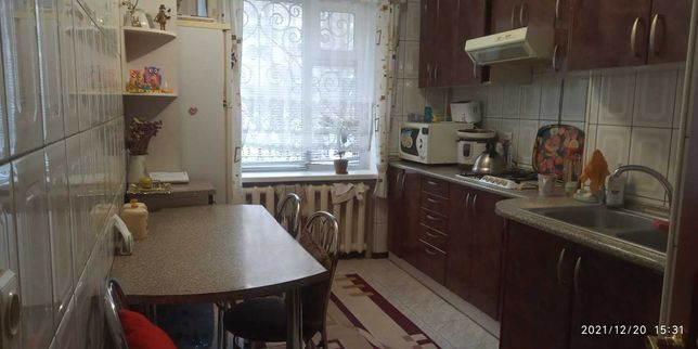 Продам 3-комнатную квартиру с ремонтом и мебелью в р-не Шахтерской пл.