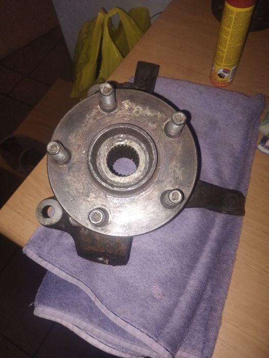 Zwrotnica piasta Toyota Avensis t25