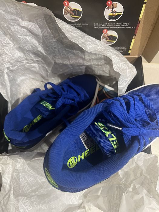 Tenis com rodas na caixa 31