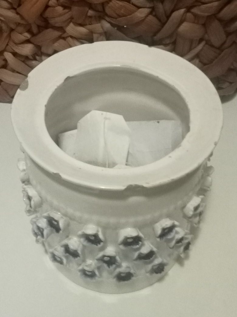 Belo e pouco comum pote de faiança de Alcobaça