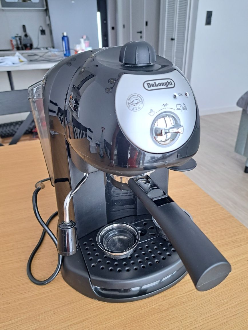 Express kolbowy DeLonghi EC201CD.B