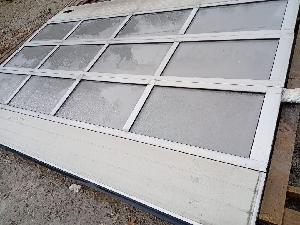 Brama garażowa segmentowa panelowa  418x300 wysoka okna