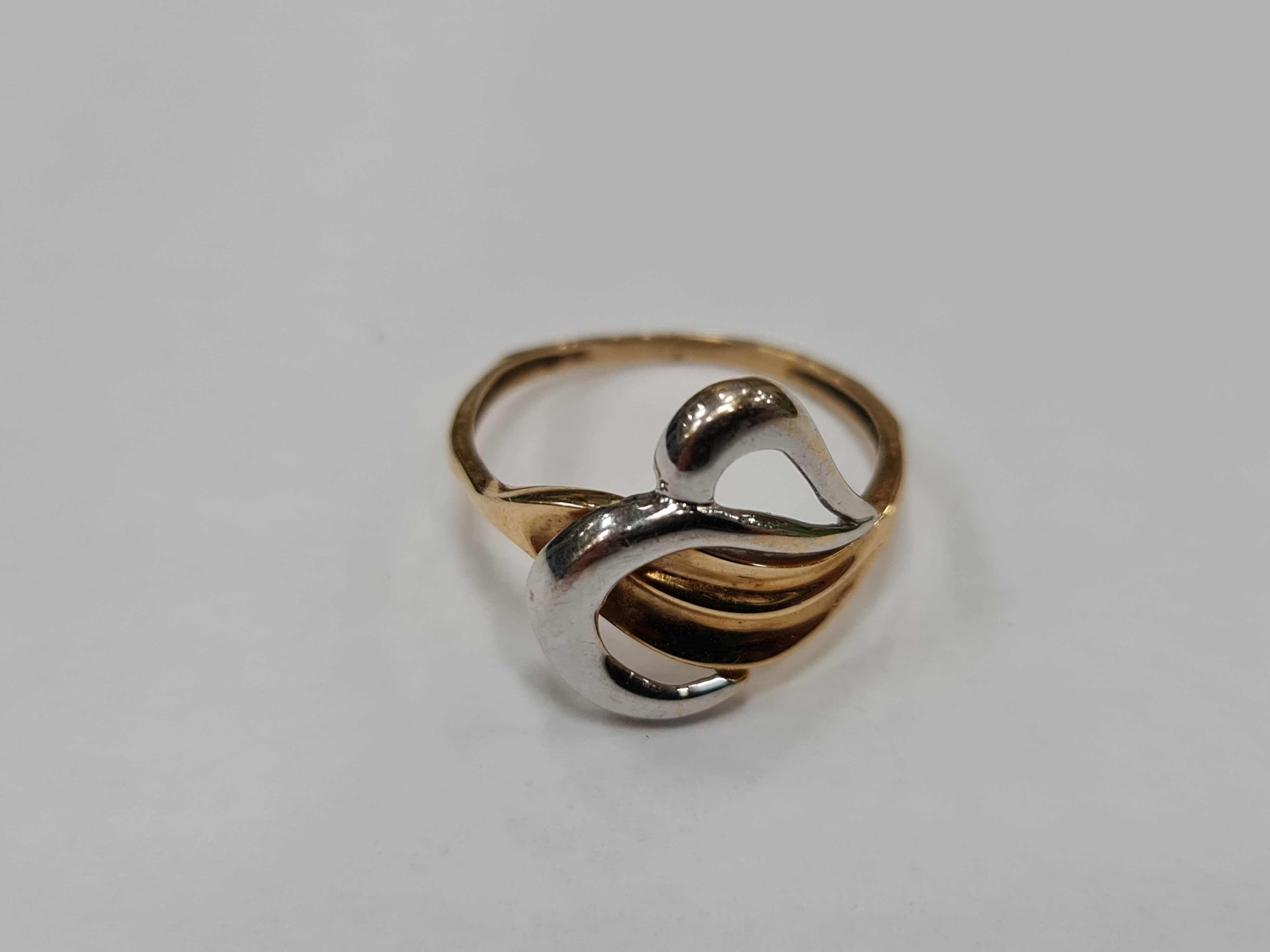 Piękny złoty pierścionek/ 585/ 2.15 gram/ R17.5/ Lite złoto