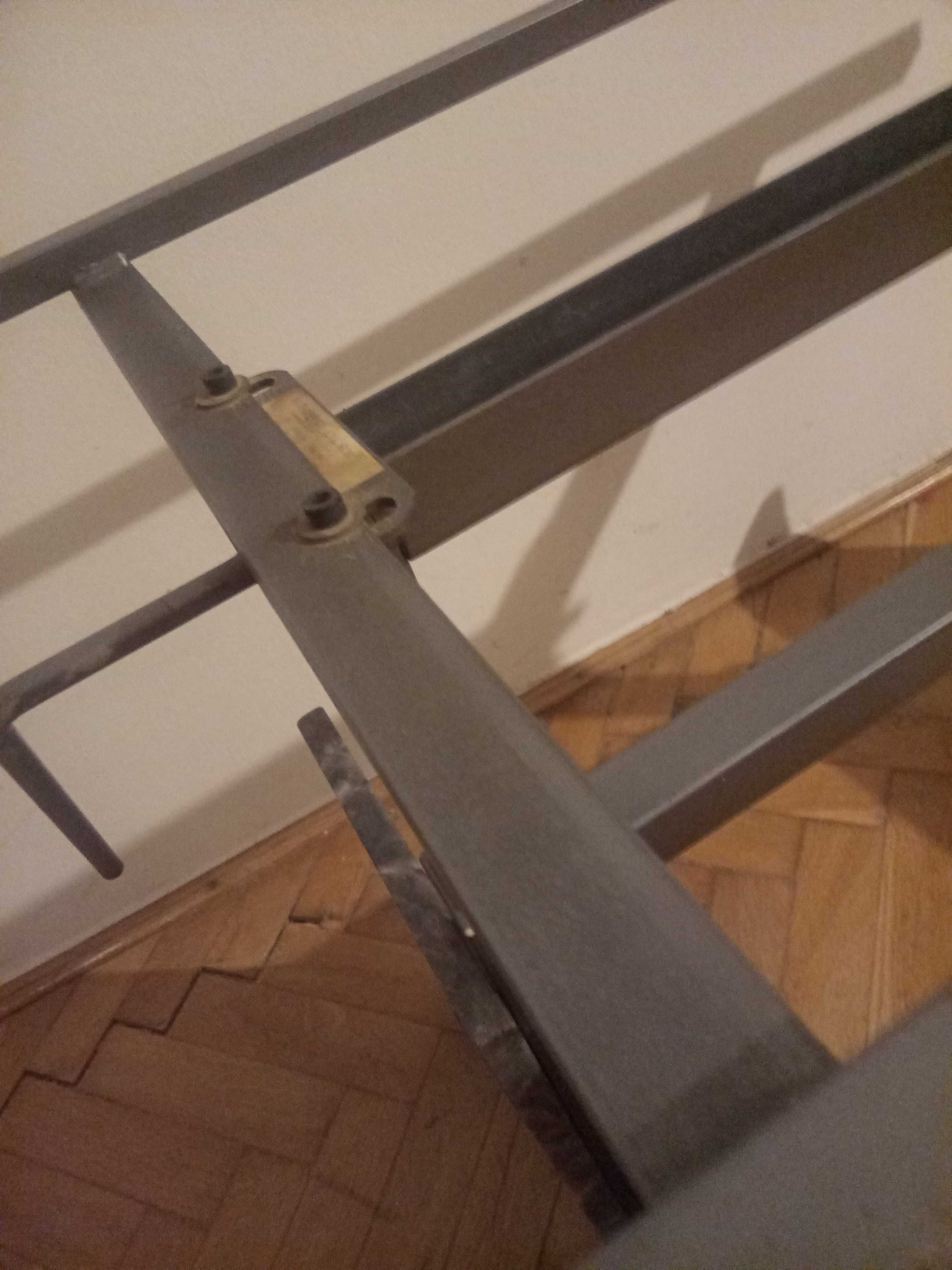 Stół ze zdejmowanym blatem