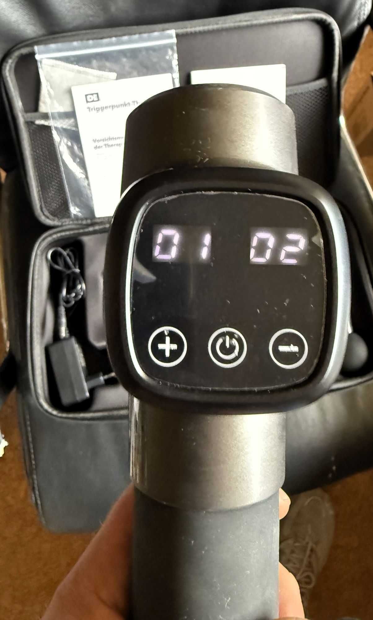 Masażer perkusyjny TaoTronics Massage Gun z 10 poziomami 6 głowic