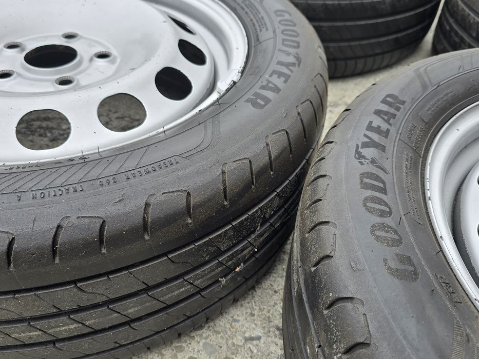 Felgi VW Volkswagen VAG Caddy 205/55R16 + opony GoodYear dekielki -bdb