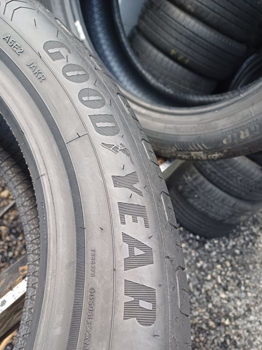 215/55/18 Sprzedam parę opon letnich Goodyear