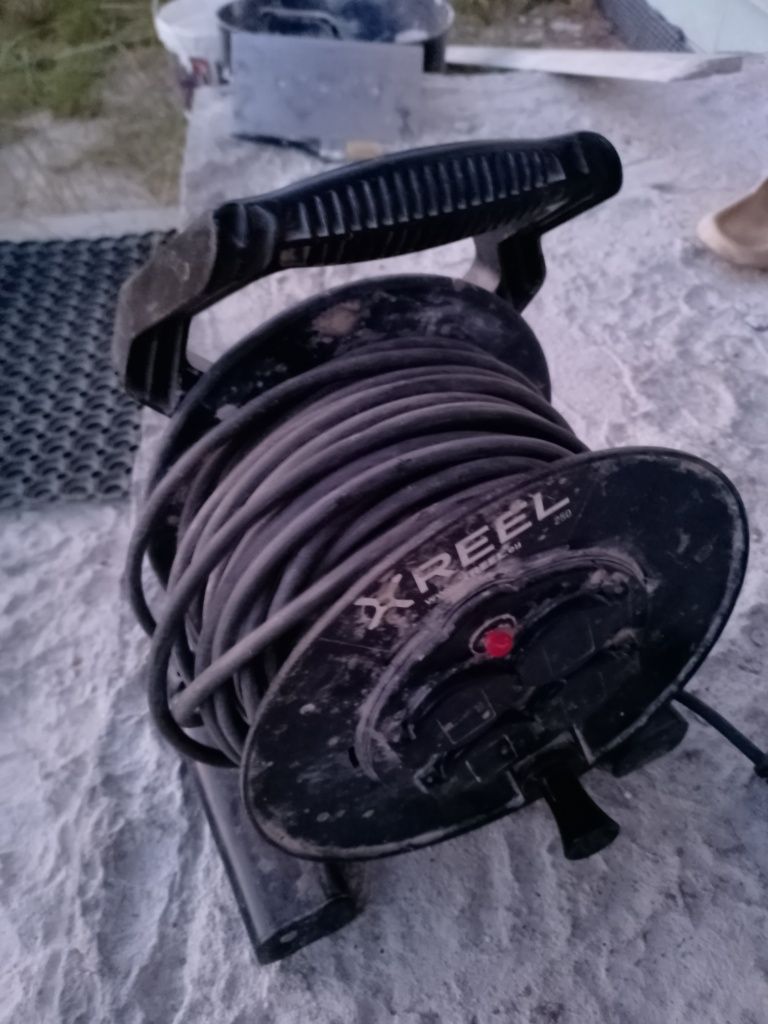Przedłużacz xreel 3x1,5 mm² 30 mb