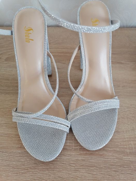Eleganckie sandały srebrne słupek wesele sylwester 38