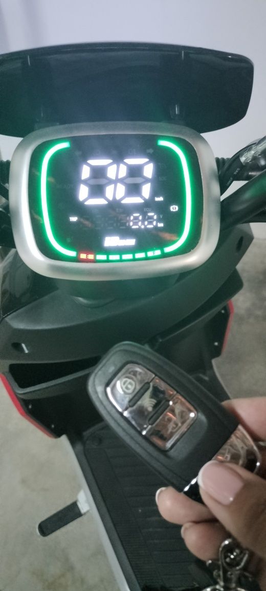 Troco scooter elétrica zero por carro