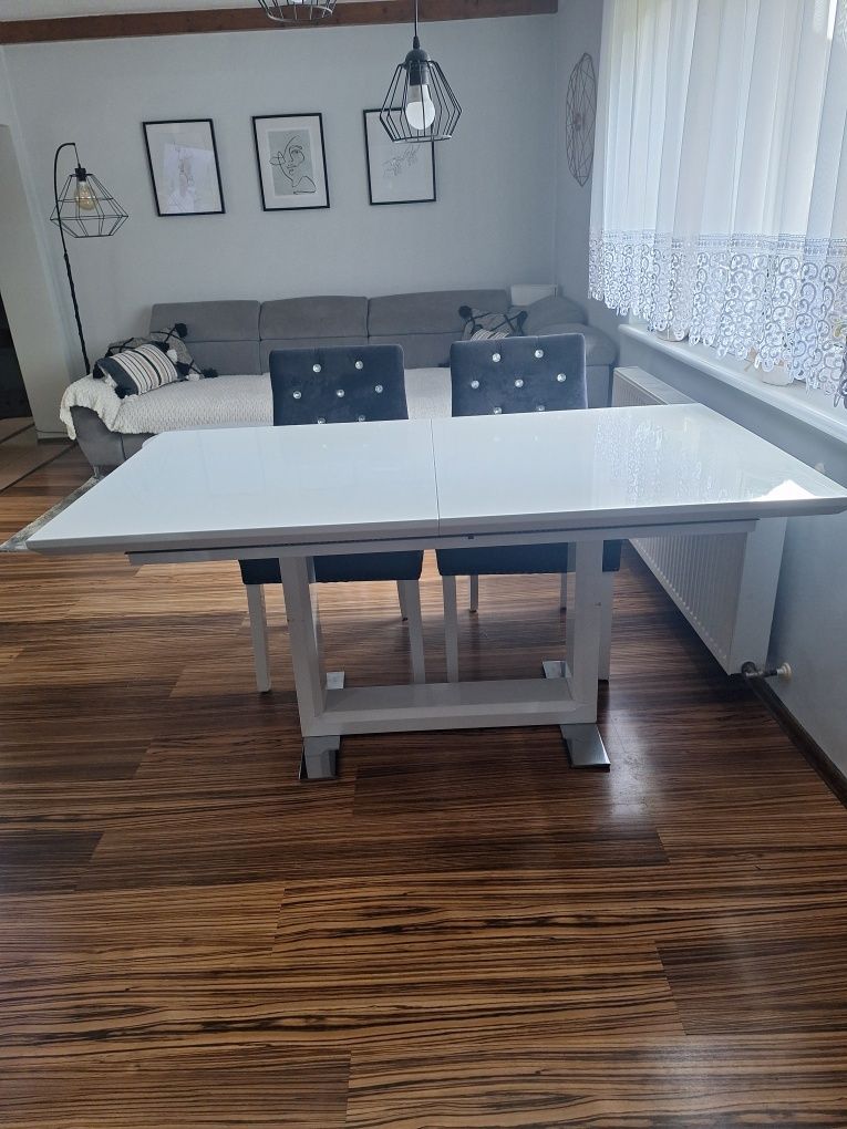 Duży stół do jadalni, salonu