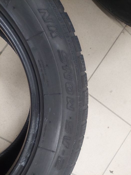 Пара зимової гуми зима зимня R18 235 60