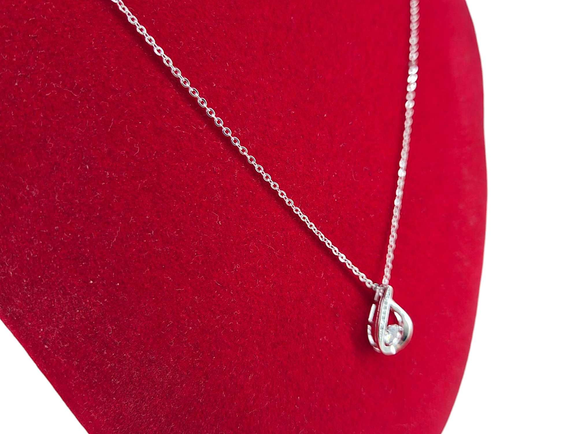 Piękny srebrny łańcuszek z łezką 925P 2,64G