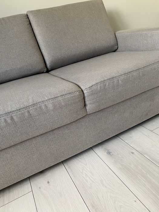 Szara kanapa rozkładana 140x200