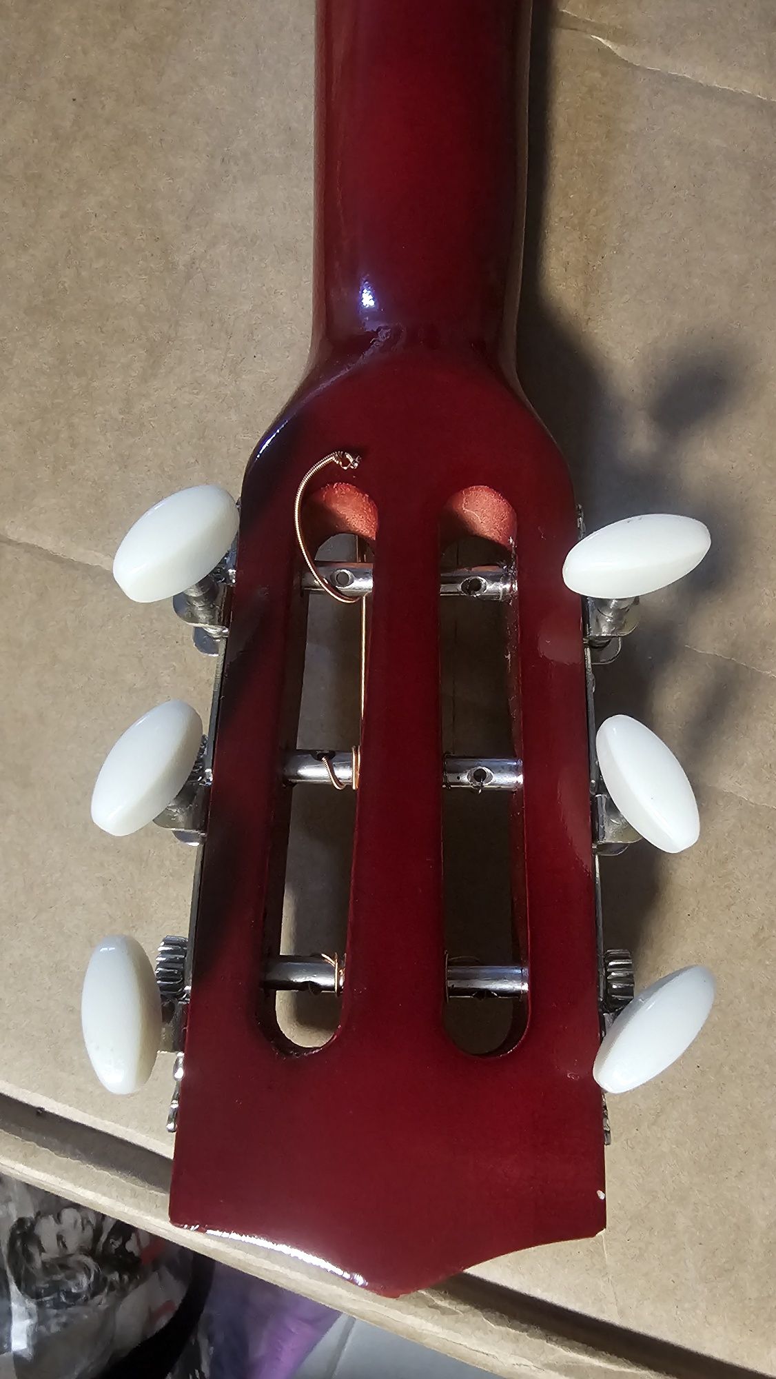 Guitarra de madeira infantil