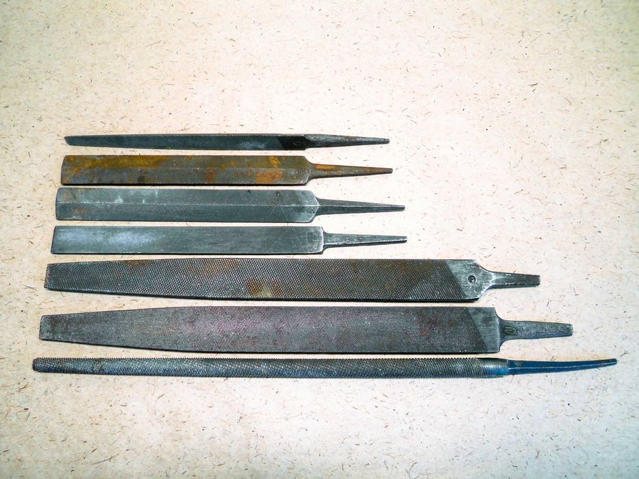 Уровень ключ торцевой рожковый рулетка напильник пробойник