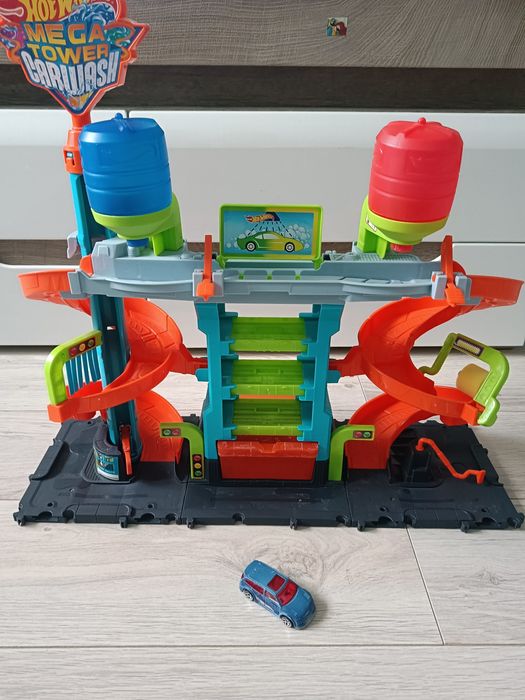 Hot wheels zakręcona myjnia
