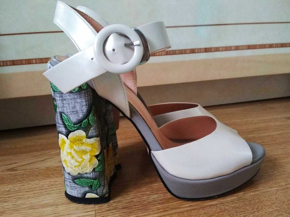 Жіночі босоніжки!