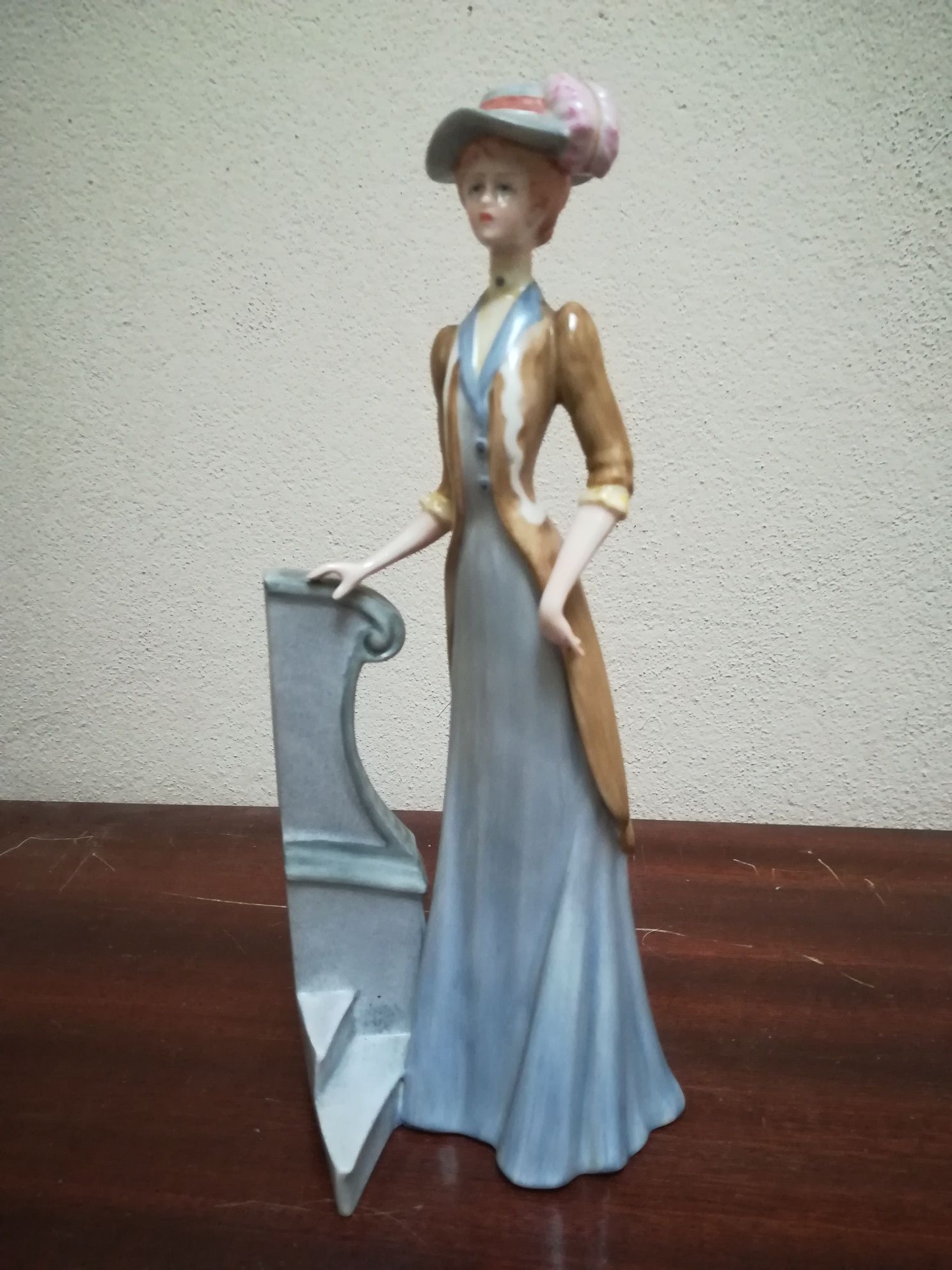 Estatueta Porcelana Época Anos 1960