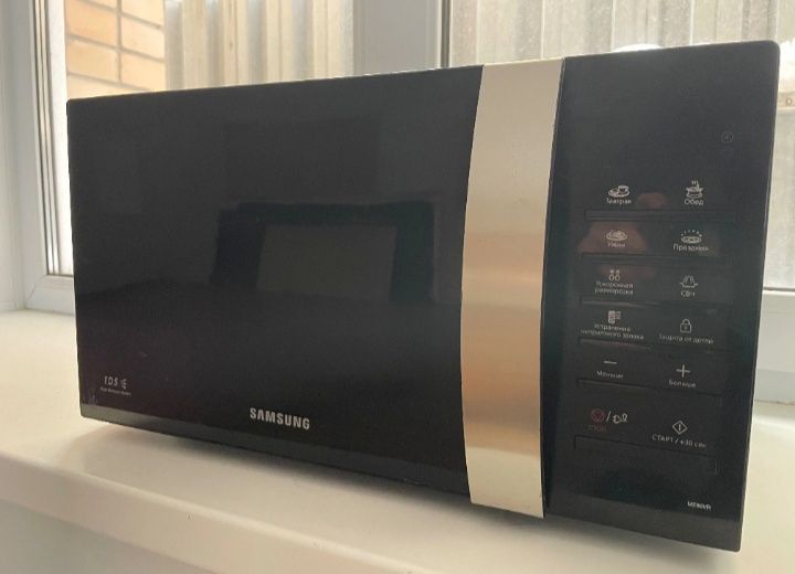 Мікрохвильова піч Samsung
