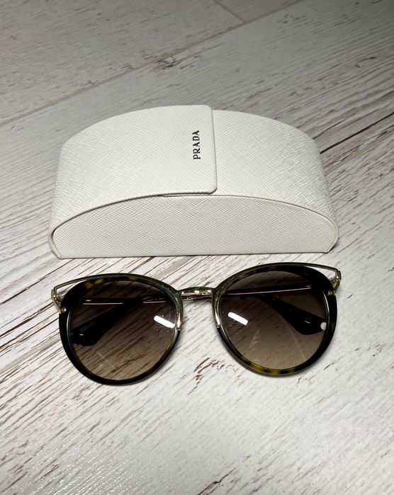 Сонцезахисні окуляри Prada