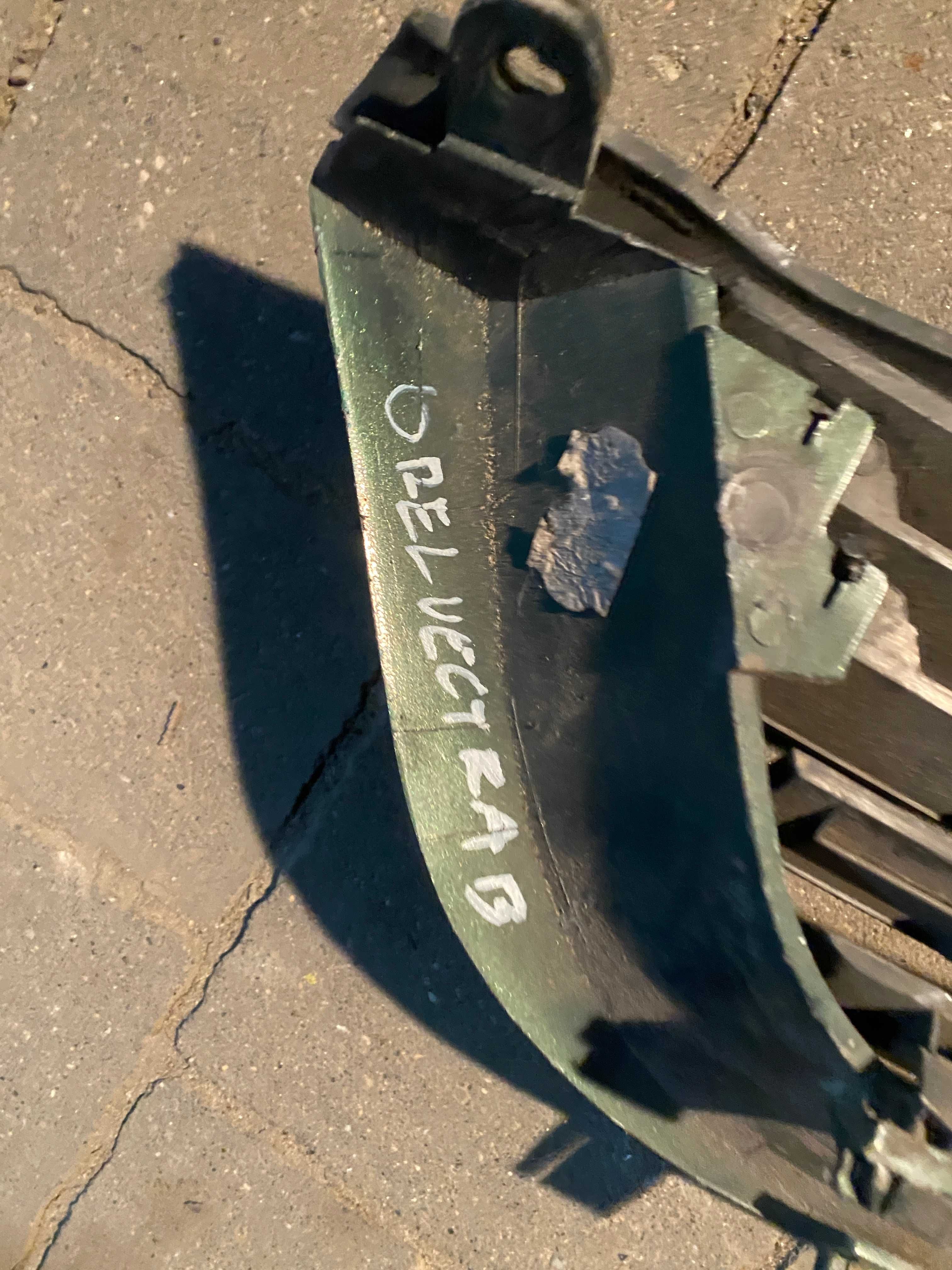 Grill  atrapa zielony przód Opel Vectra B