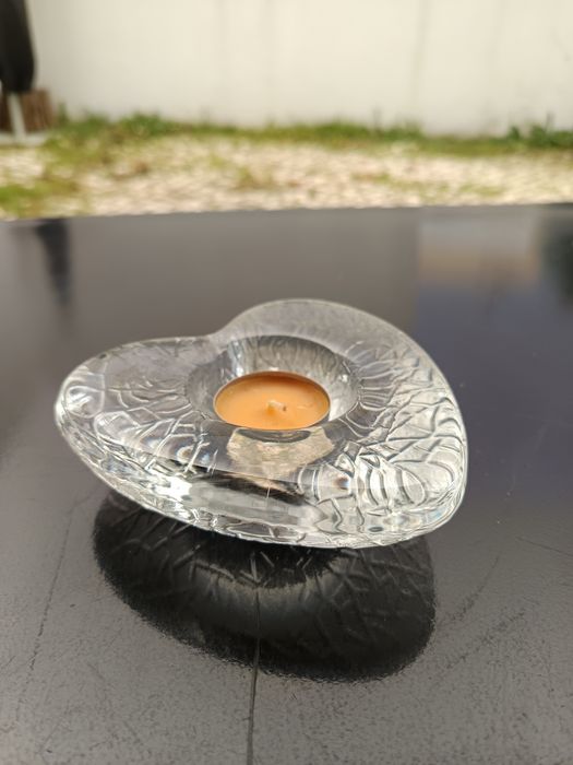 Castiçal de vidro em forma de coração