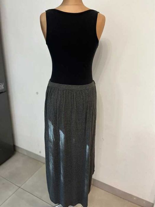 Spódnica ciemno-szara asymetryczna w sam raz na jesień (S/M)