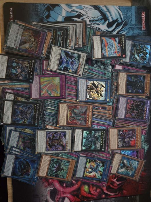 zestaw 250 niepowtarzalnych i oryginalnych kart Yu-Gi-Oh!