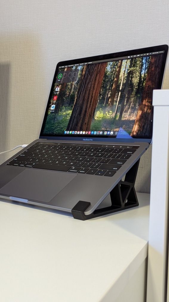 Підставка для MacBook